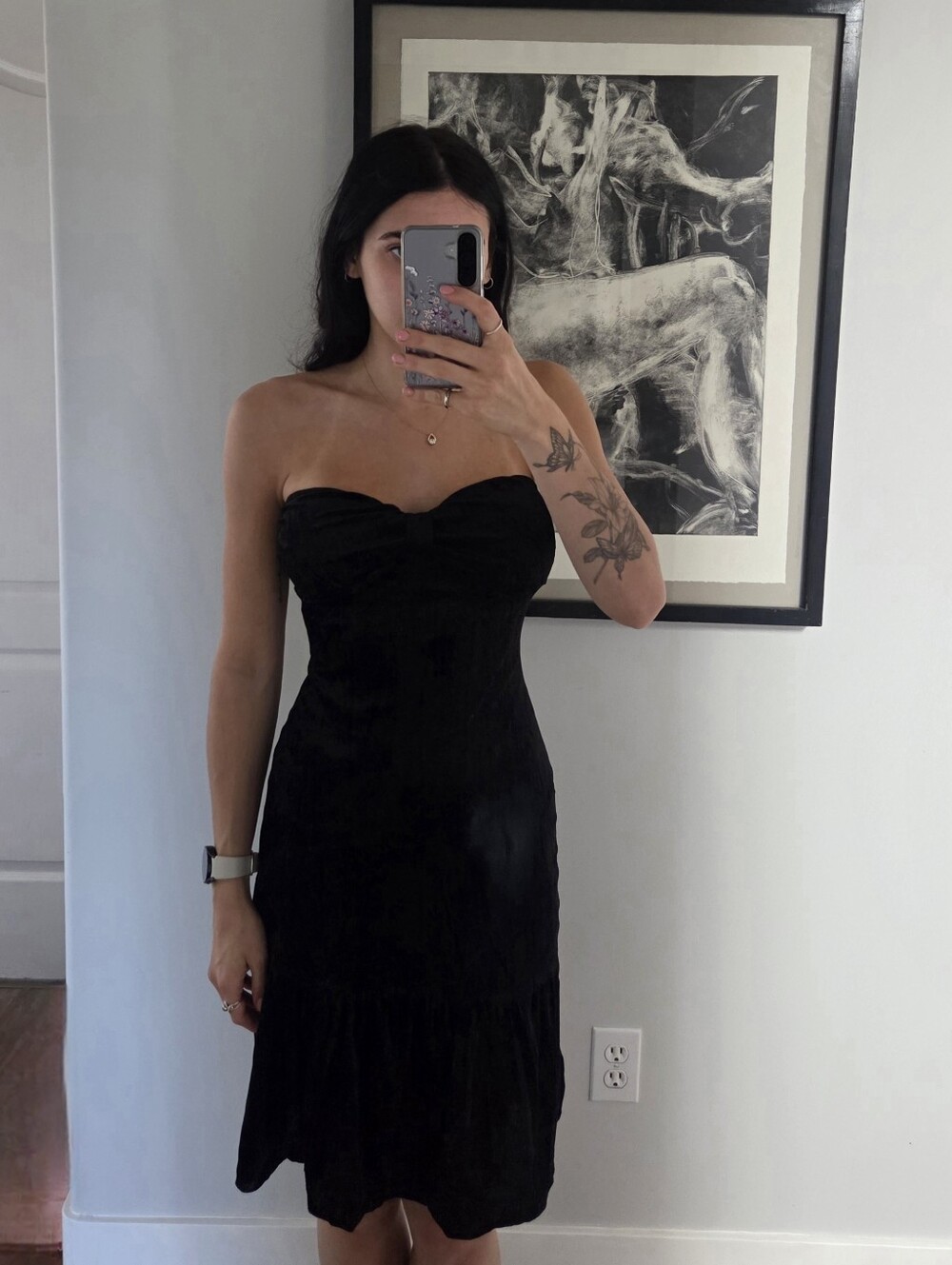 Elegant Strapless Black Midi Dress with Sweetheart Neckline